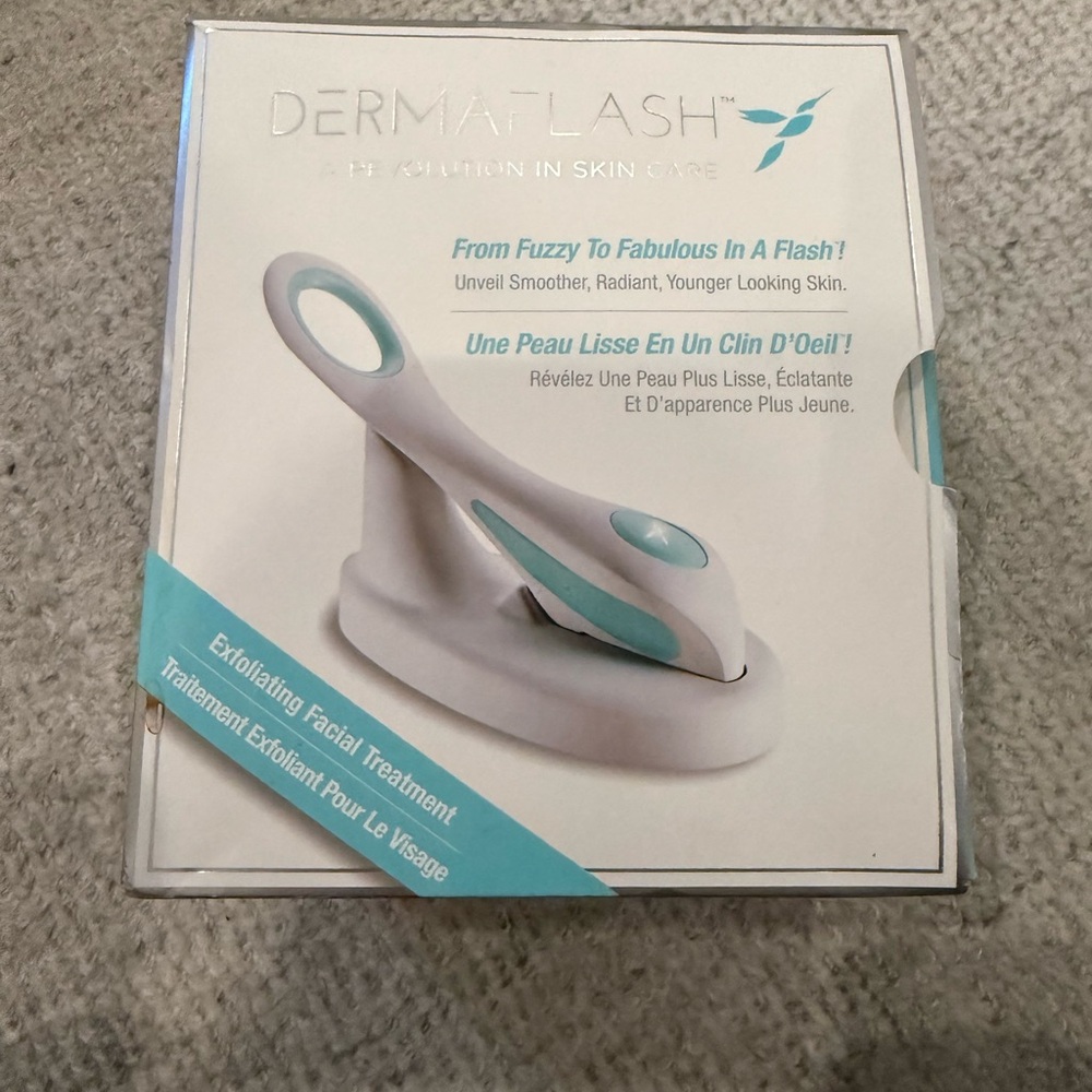 NEVER BEEN USED IN BOX DERMAFLASH